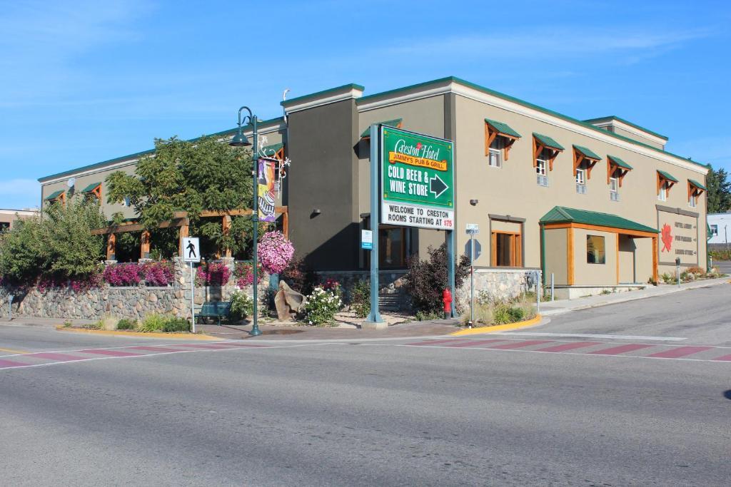 Creston Hotel & Suites Exterior photo